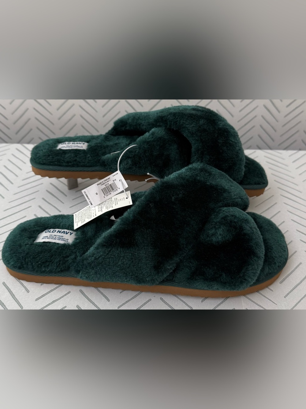 Women’s Old Navy Slippers Emerald Isle Cozy Faux Fur Crisscross Slides 10